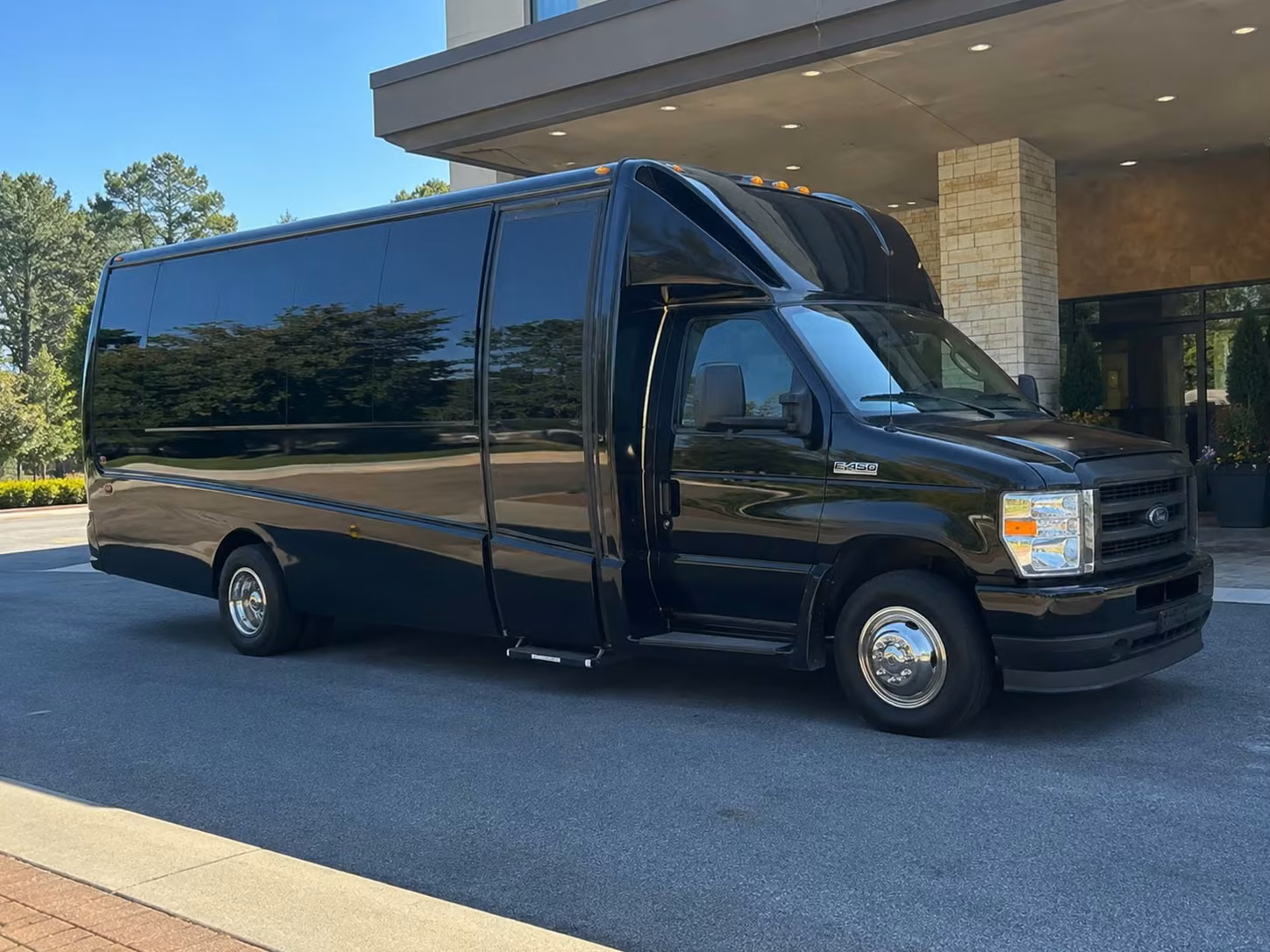 minibus rentals for small group field trips in orange